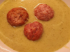 Italienische-Brokkolicremesuppe-mit-Mettbaellchen